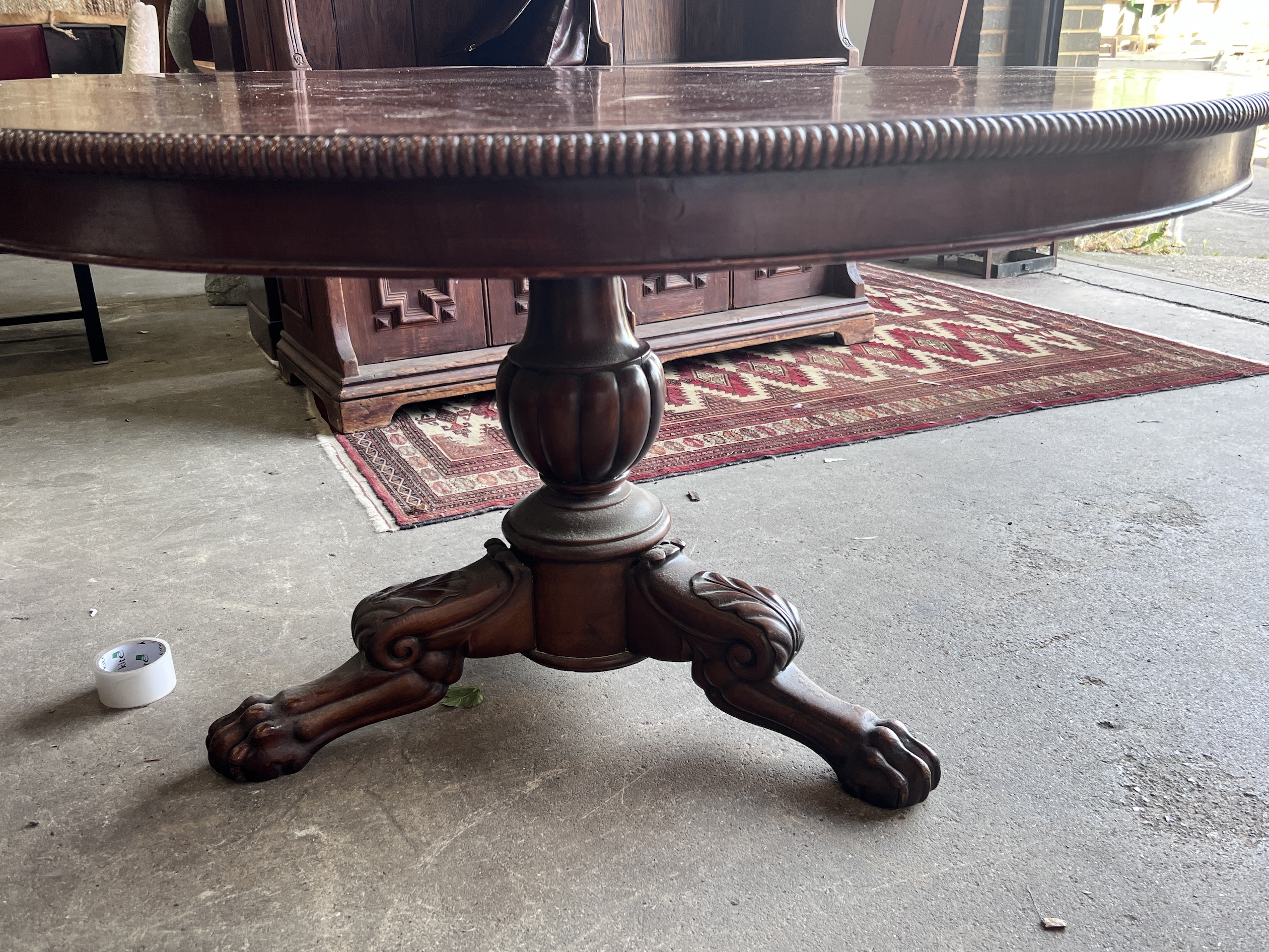 A Victorian circular mahogany breakfast table, diameter 130cm, height 70cm